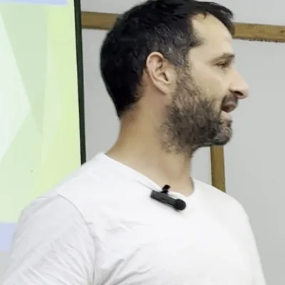 Alon Bar leading a workshop in front of an audience